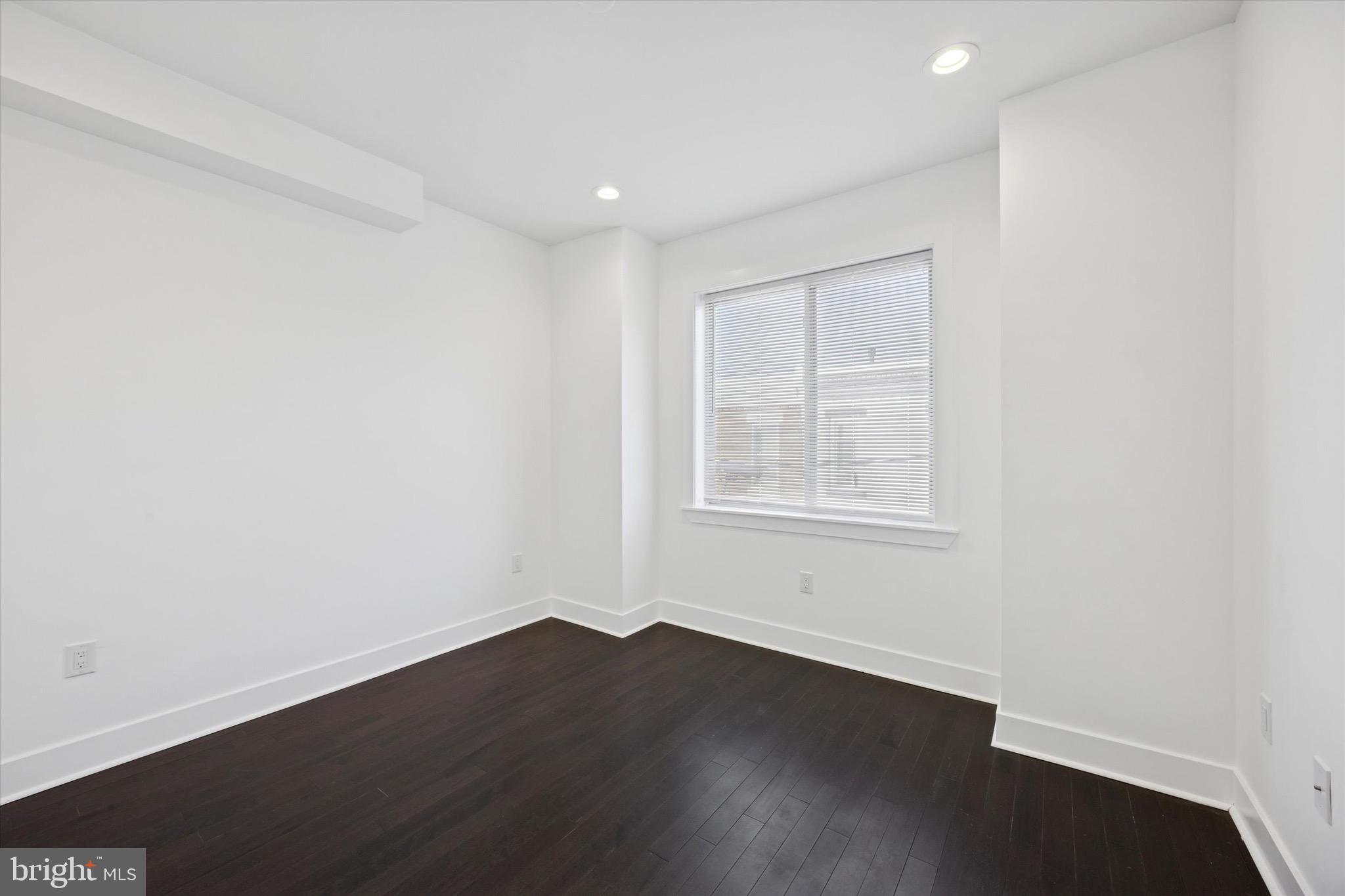 1327 S HOLLYWOOD STREET