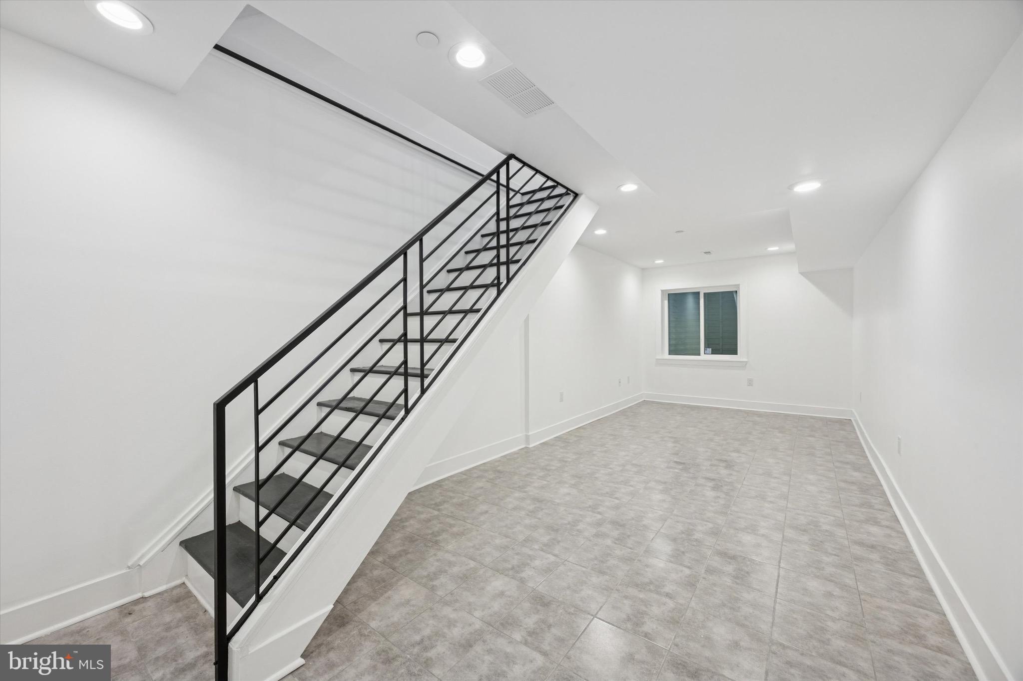 1327 S HOLLYWOOD STREET