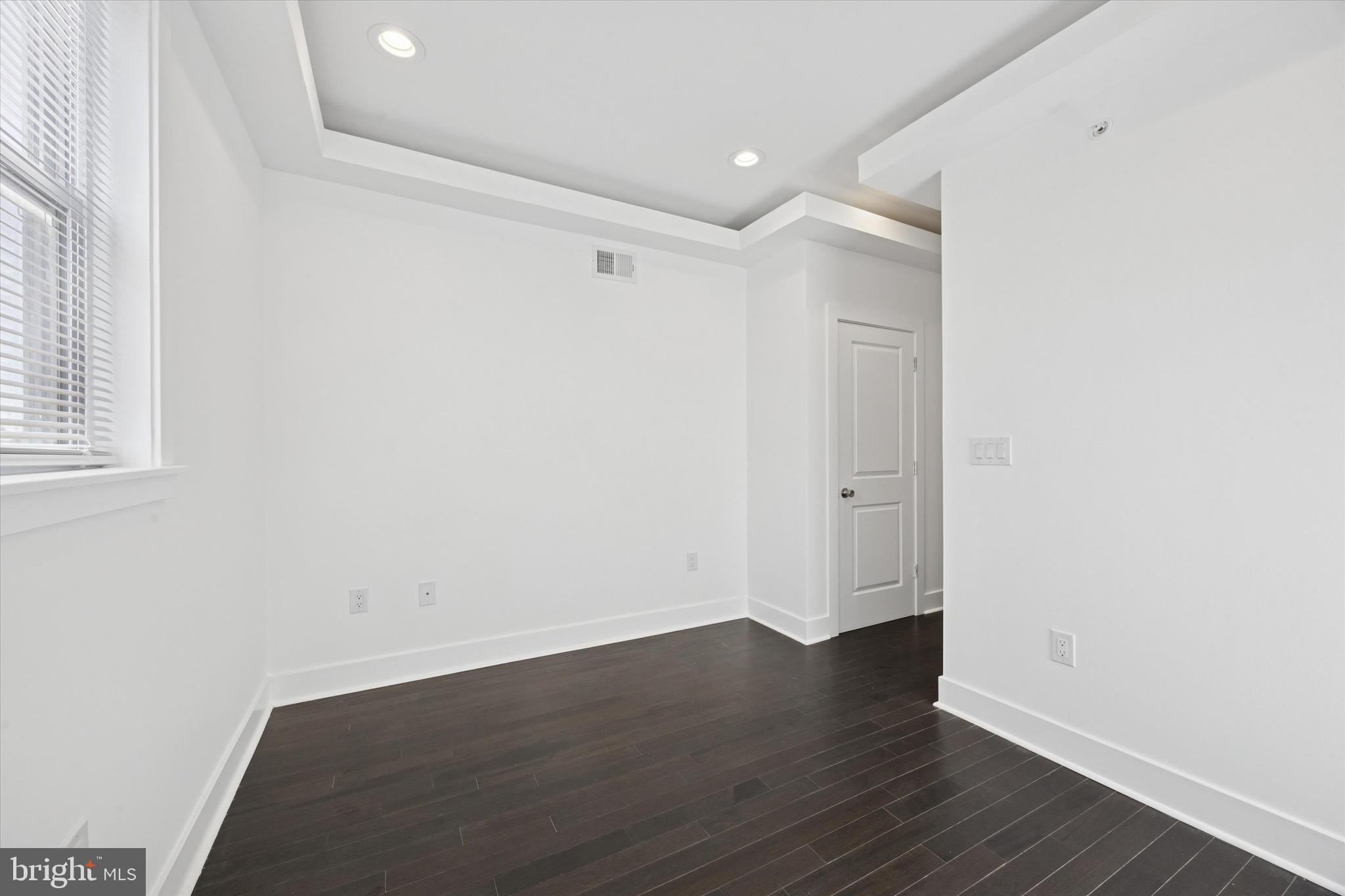 1327 S HOLLYWOOD STREET