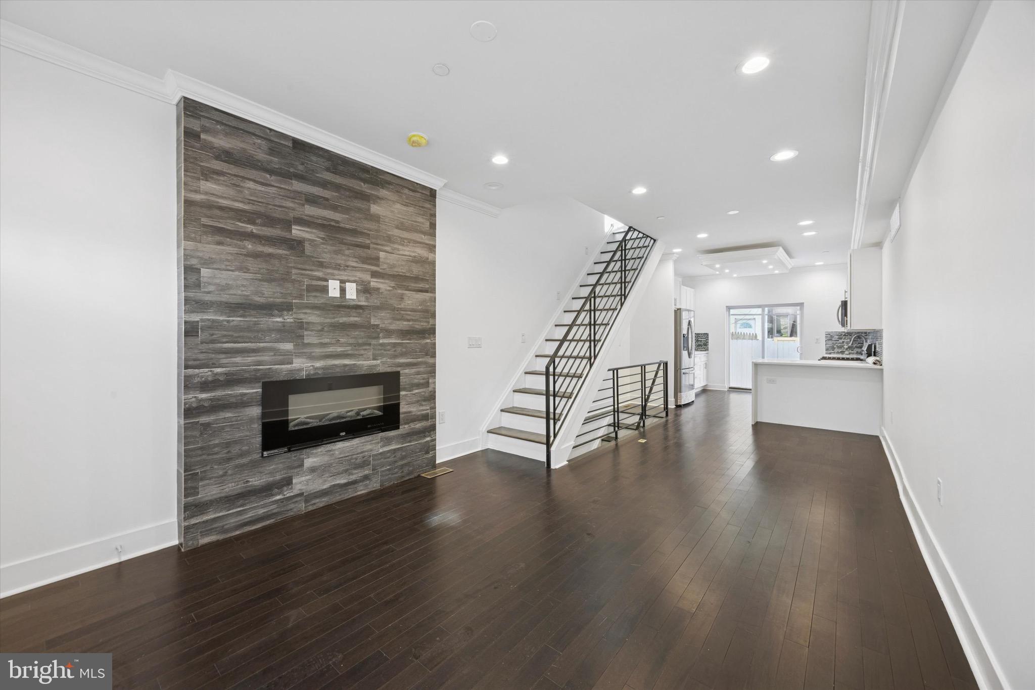 1327 S HOLLYWOOD STREET