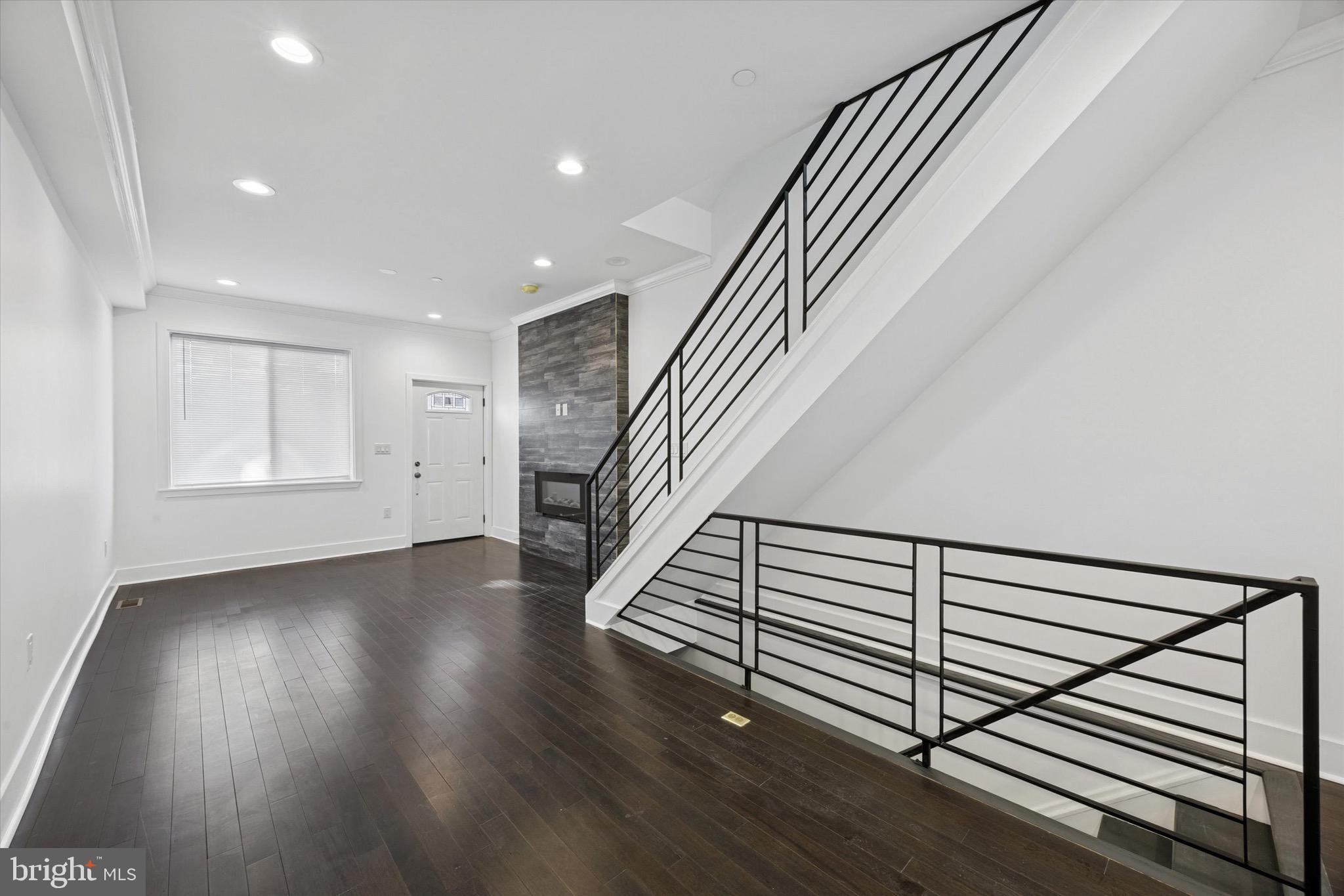 1327 S HOLLYWOOD STREET