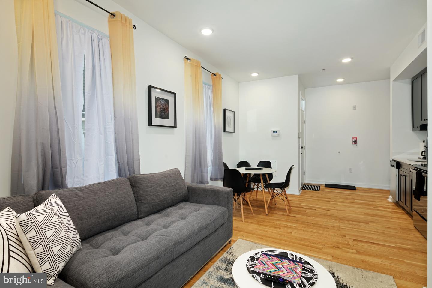 1918-20 E CUMBERLAND STREET