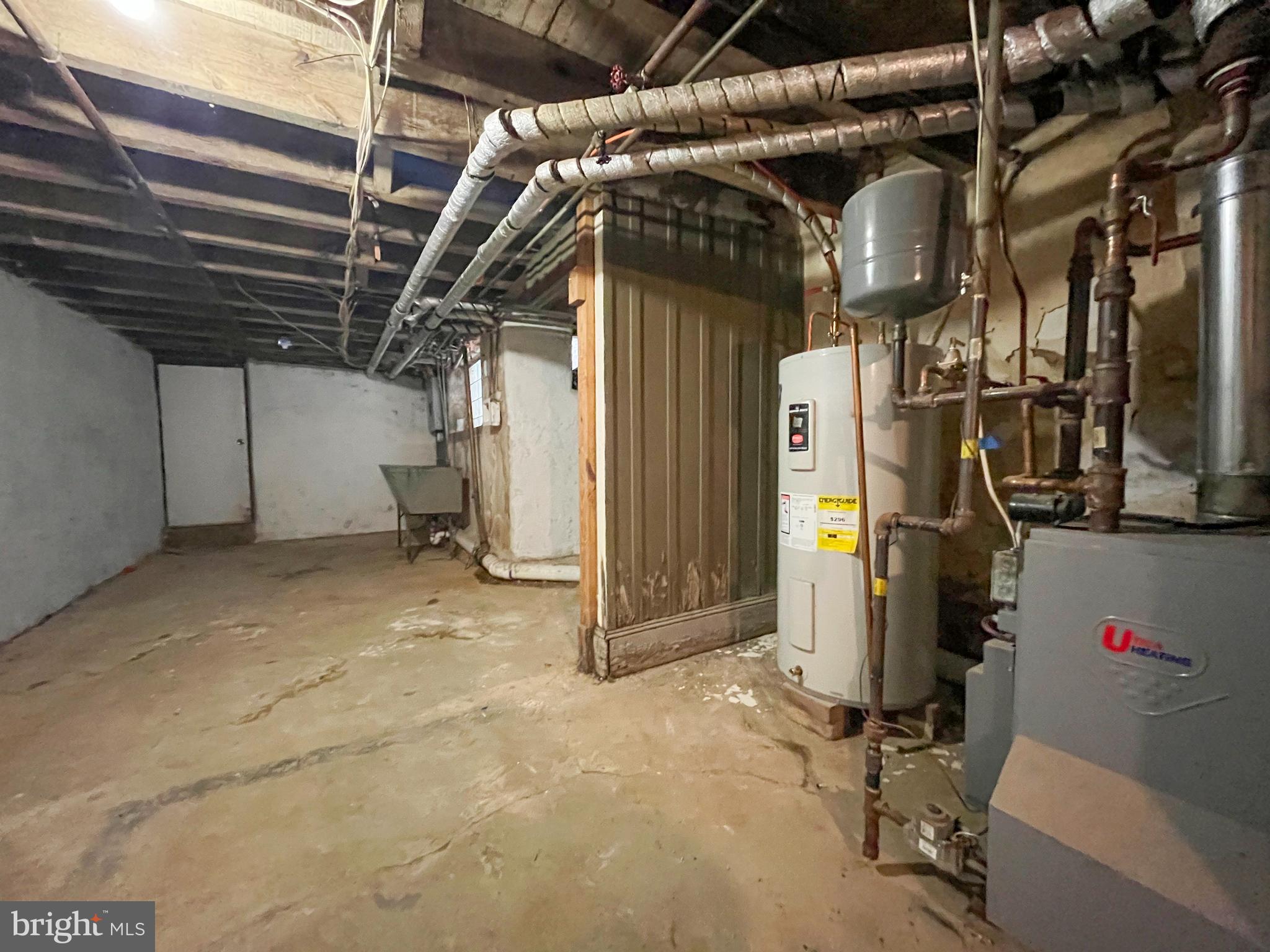 231 W ALBANUS STREET