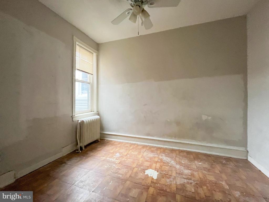 231 W ALBANUS STREET