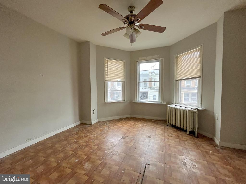 231 W ALBANUS STREET