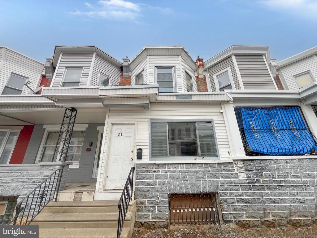 231 W ALBANUS STREET