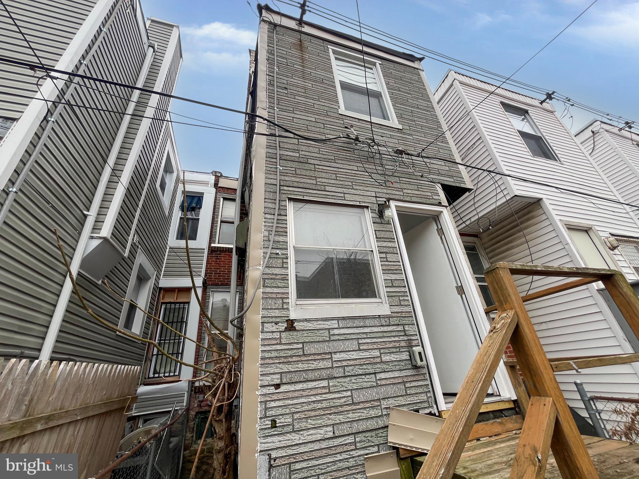 231 W ALBANUS STREET