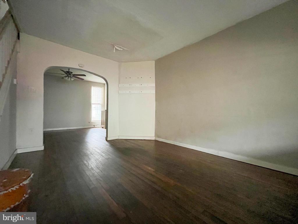 231 W ALBANUS STREET