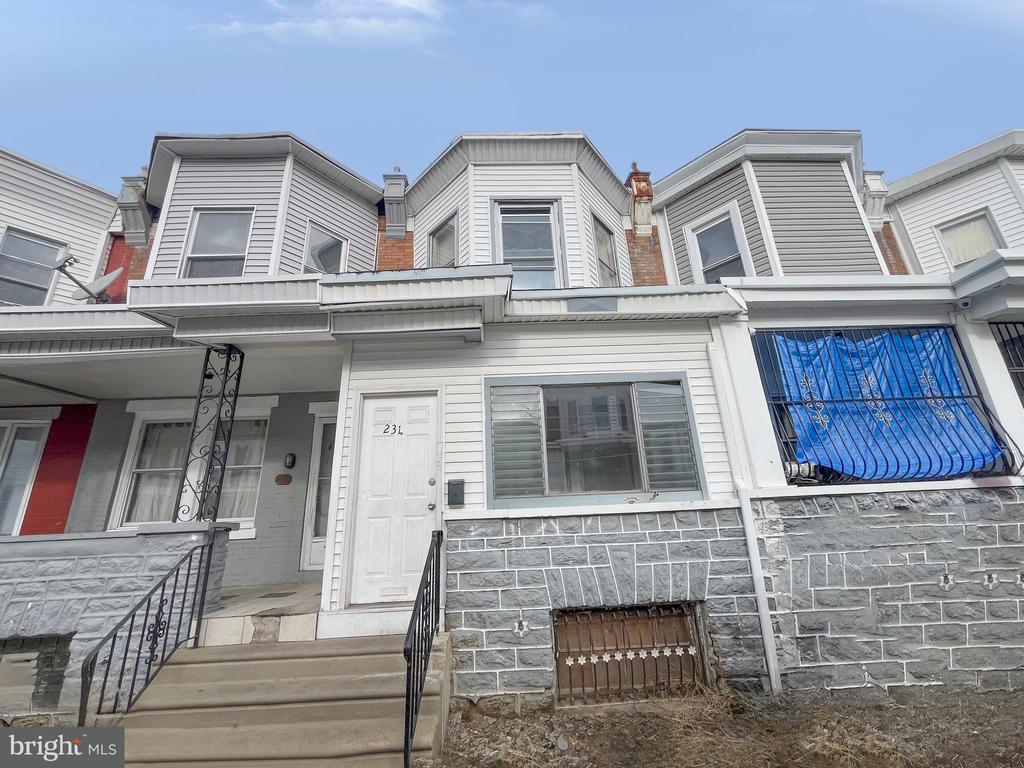 231 W ALBANUS STREET