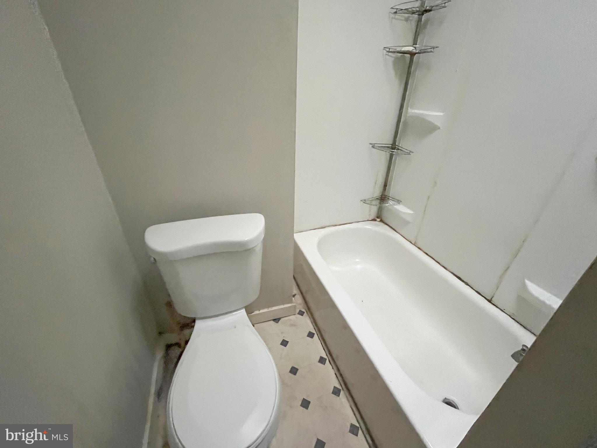 231 W ALBANUS STREET