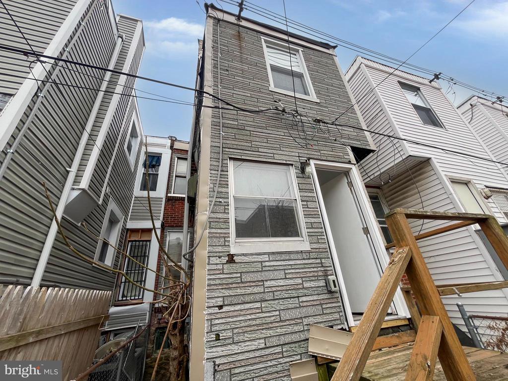 231 W ALBANUS STREET