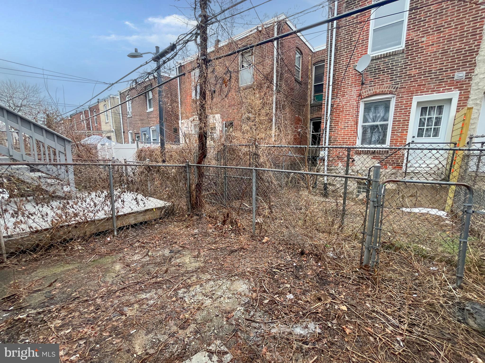 231 W ALBANUS STREET