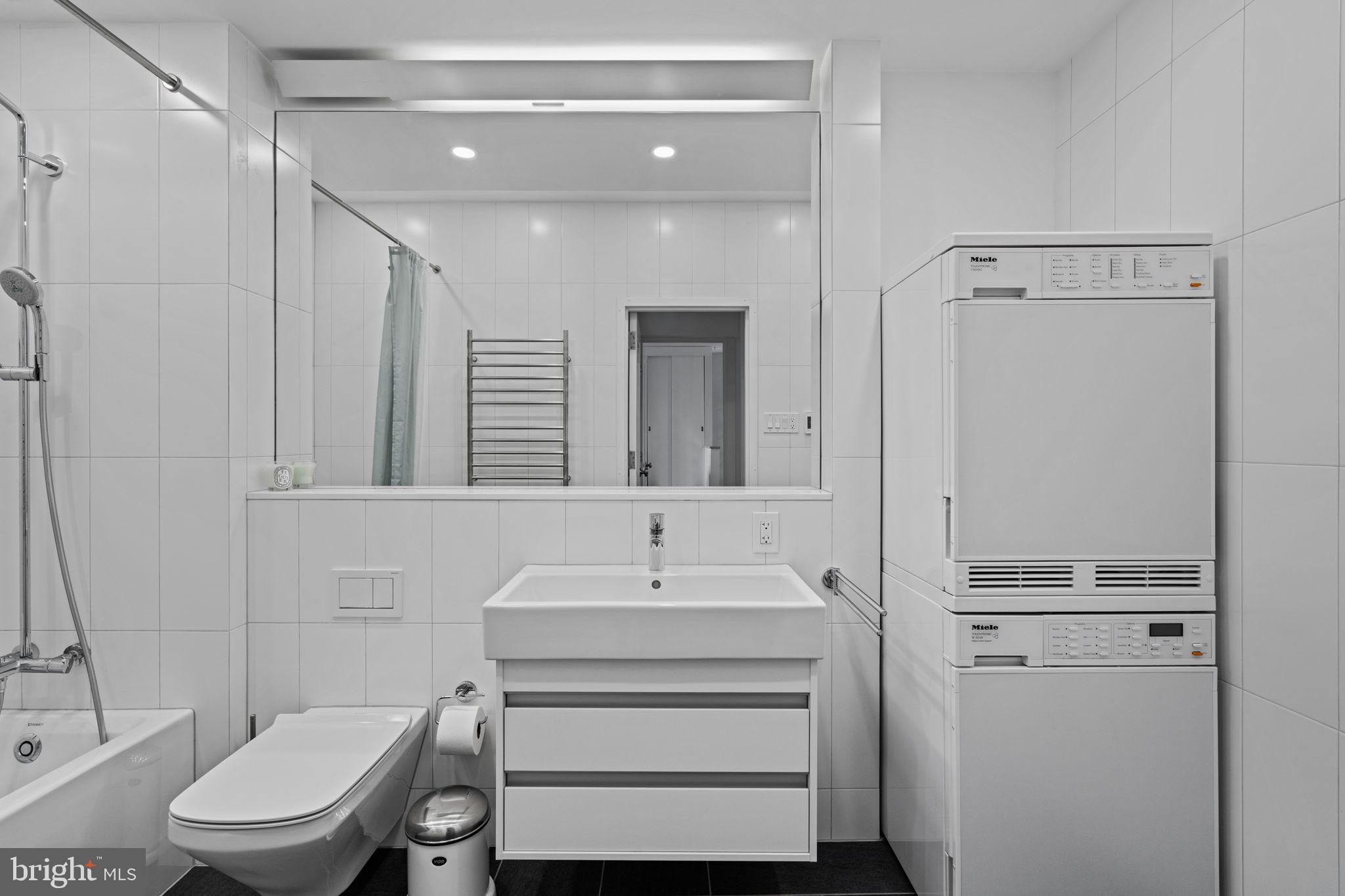 1213 LOCUST STREET 15 B