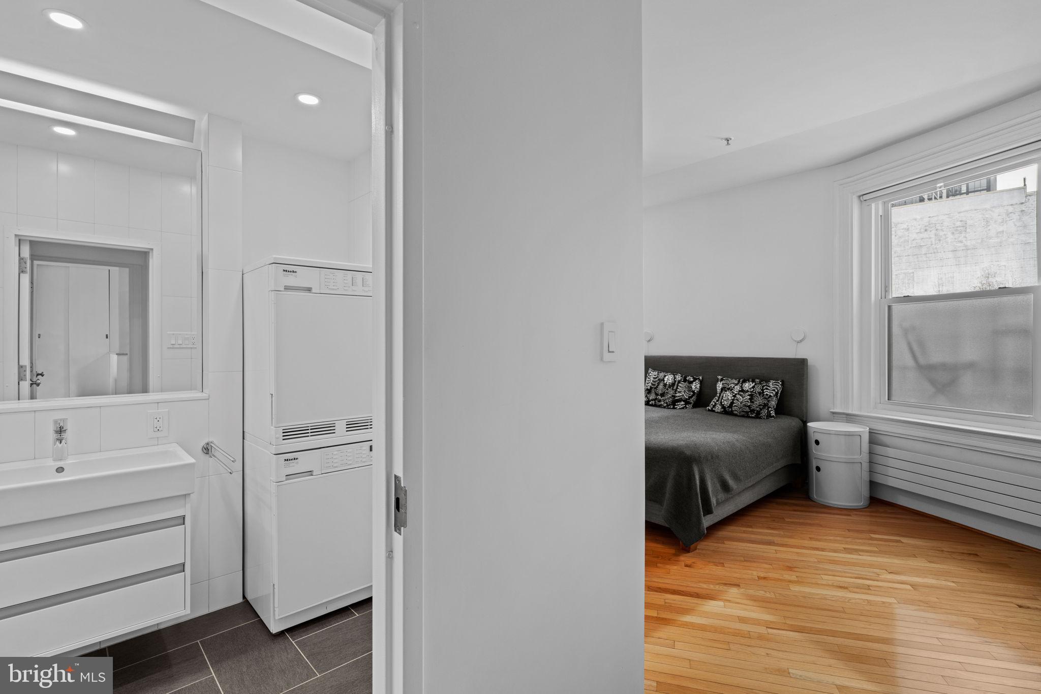 1213 LOCUST STREET 15 B