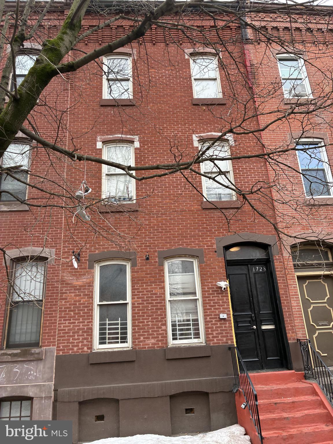 1728 W DIAMOND STREET