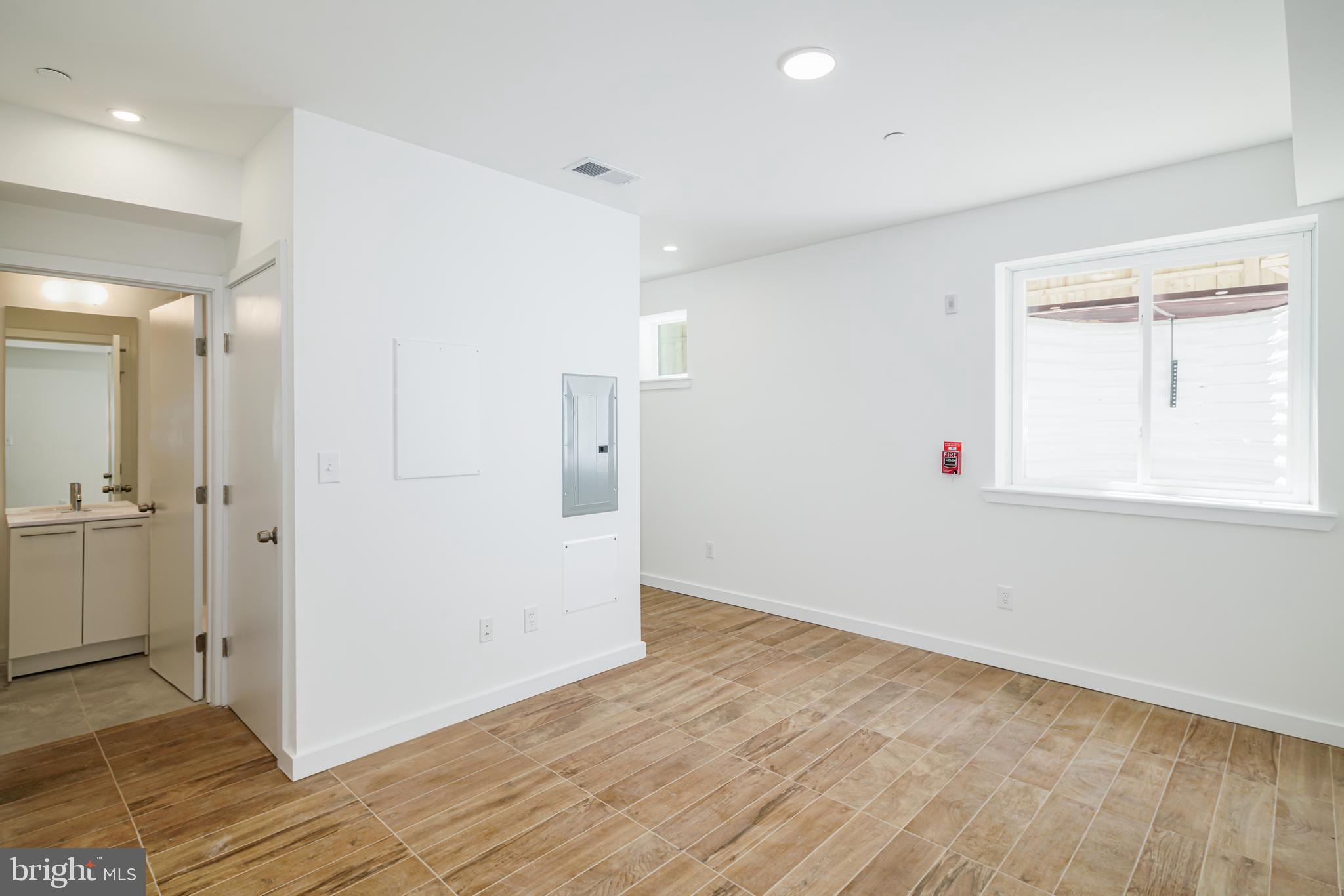 1842 E HAROLD STREET