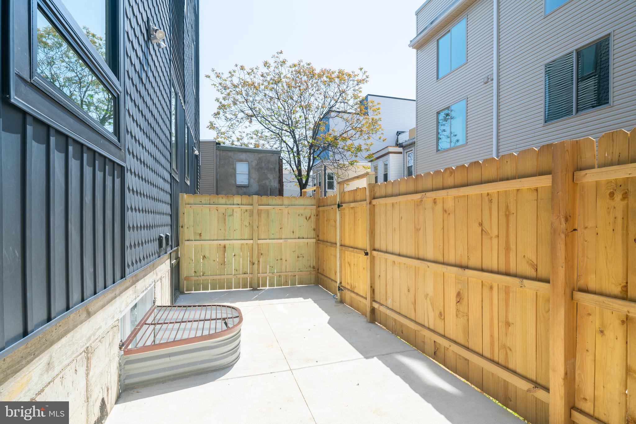 1842 E HAROLD STREET