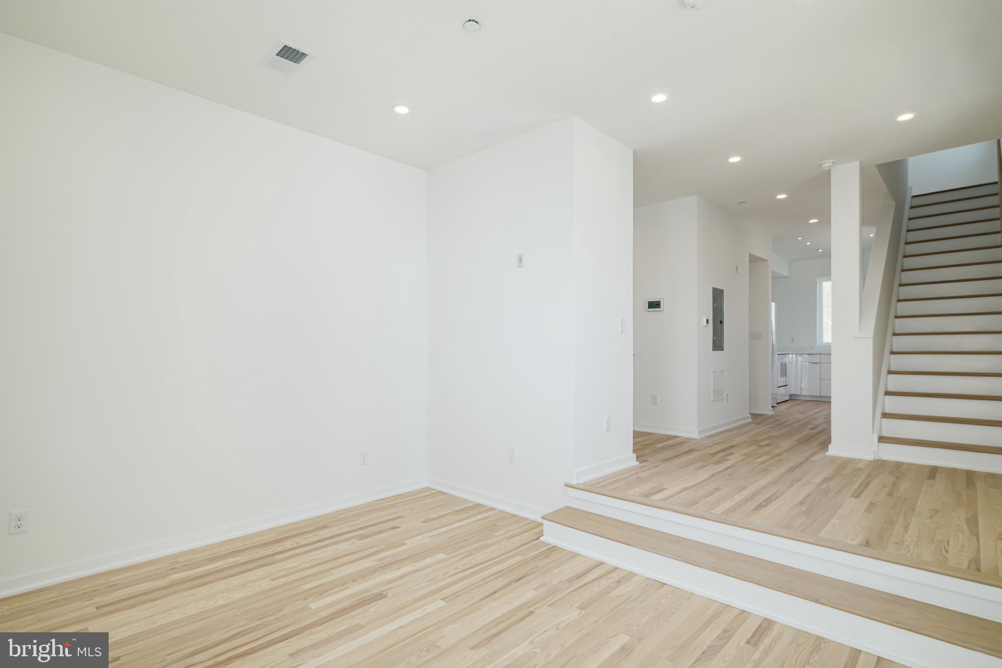 1842 E HAROLD STREET