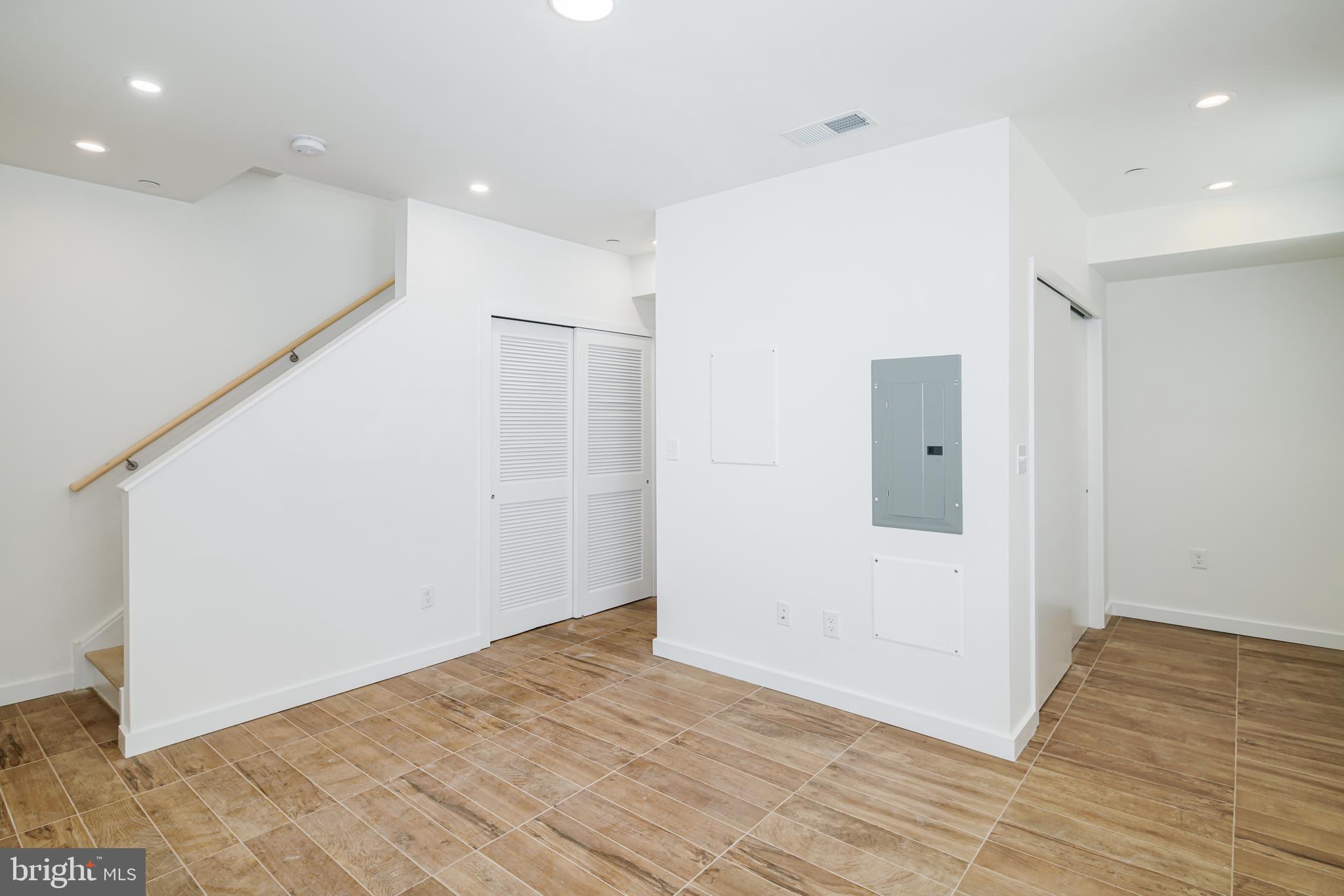 1842 E HAROLD STREET