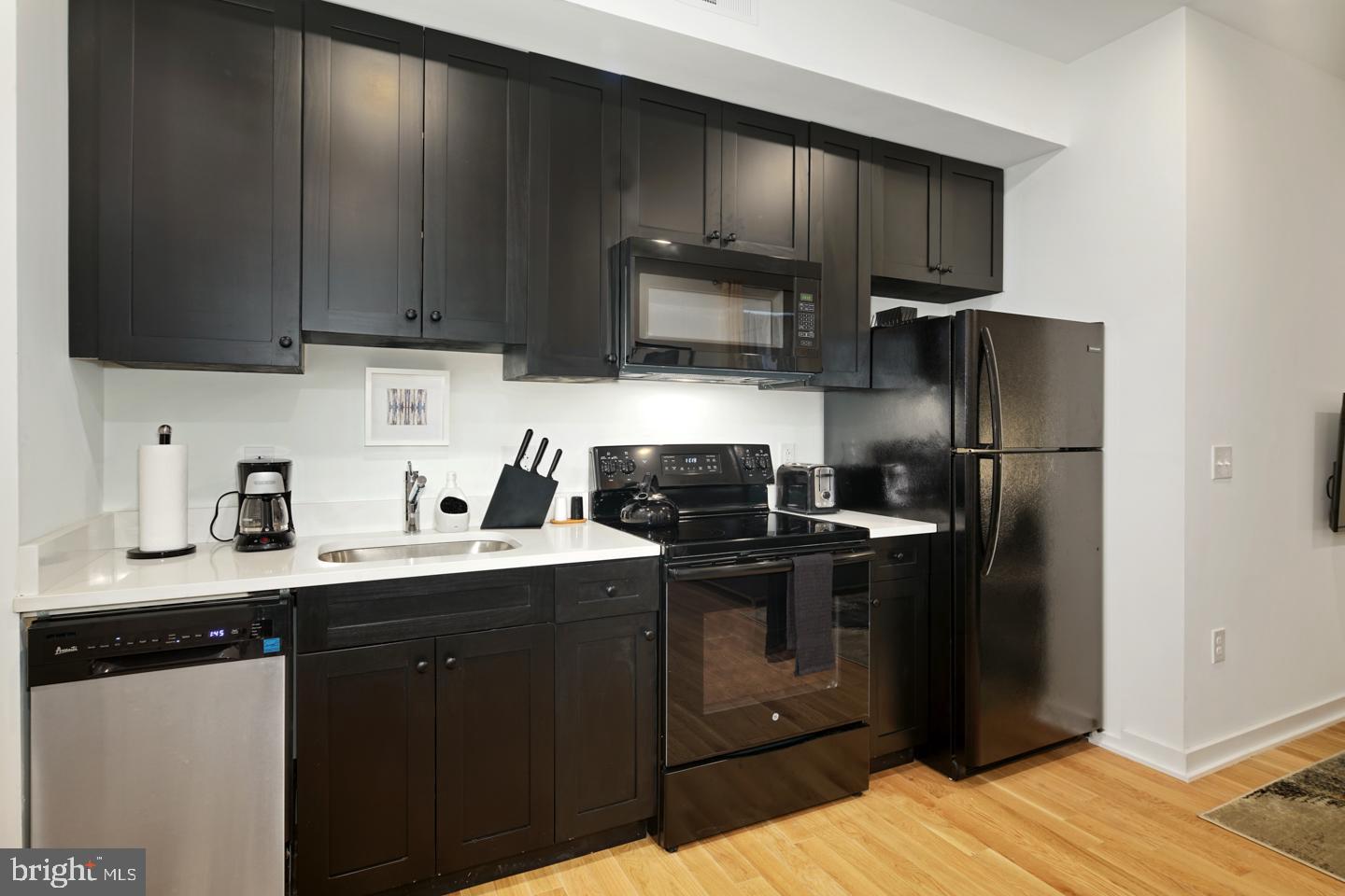 1917 E LETTERLY STREET