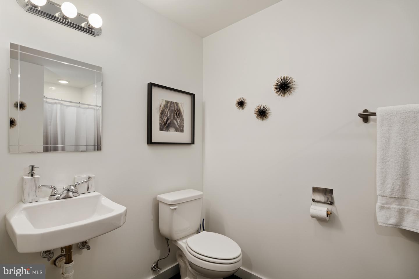 1917 E LETTERLY STREET