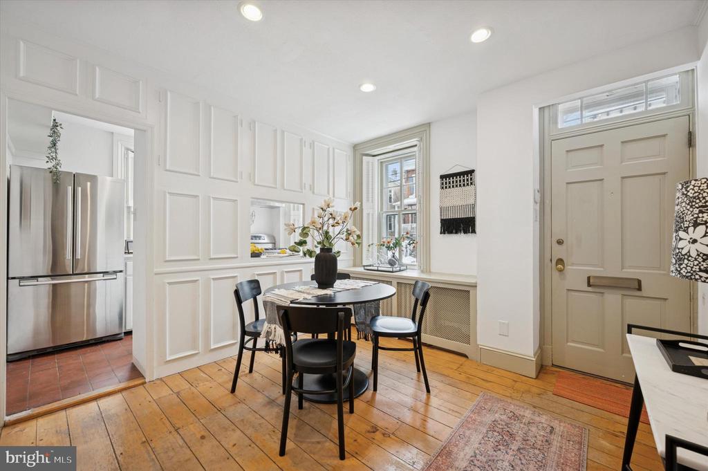 112 W GRAVERS LANE