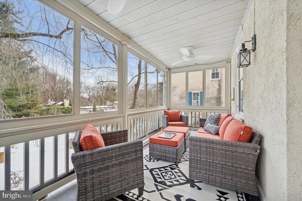 112 W GRAVERS LANE