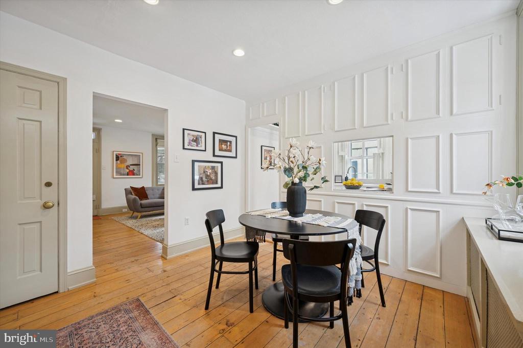 112 W GRAVERS LANE