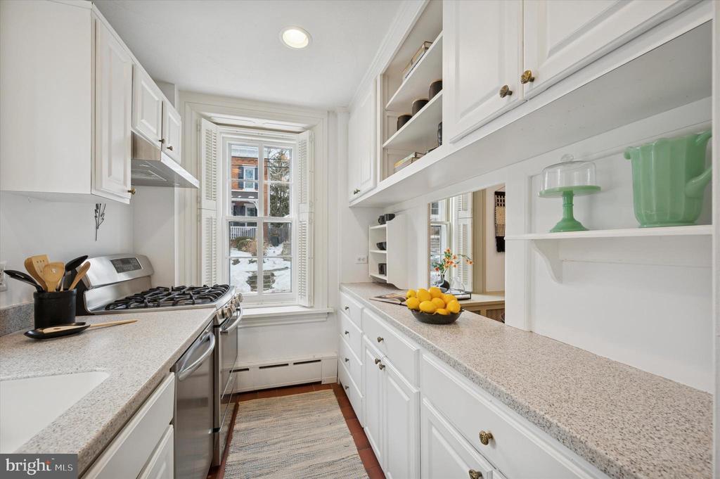 112 W GRAVERS LANE