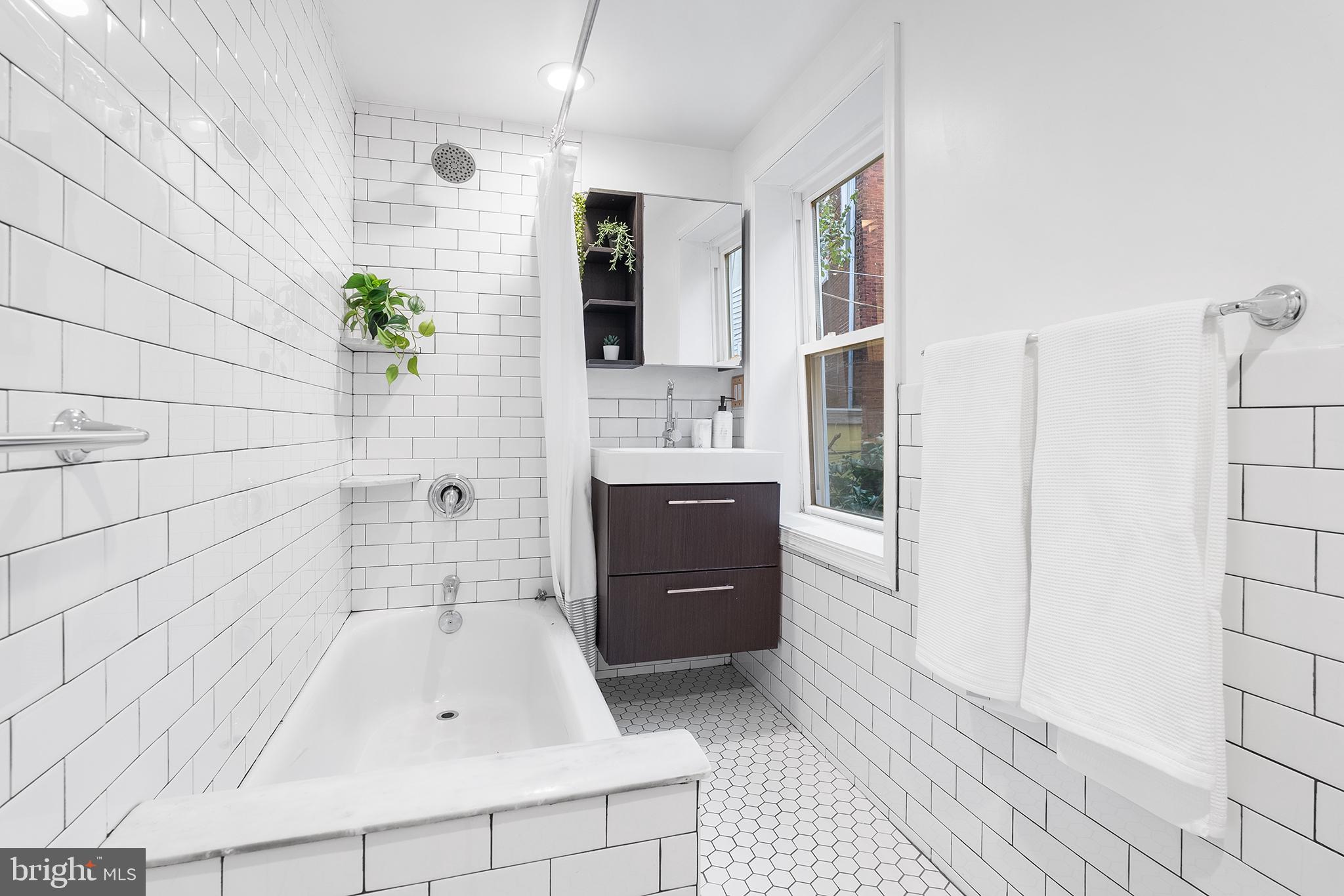 1178 S DARIEN STREET