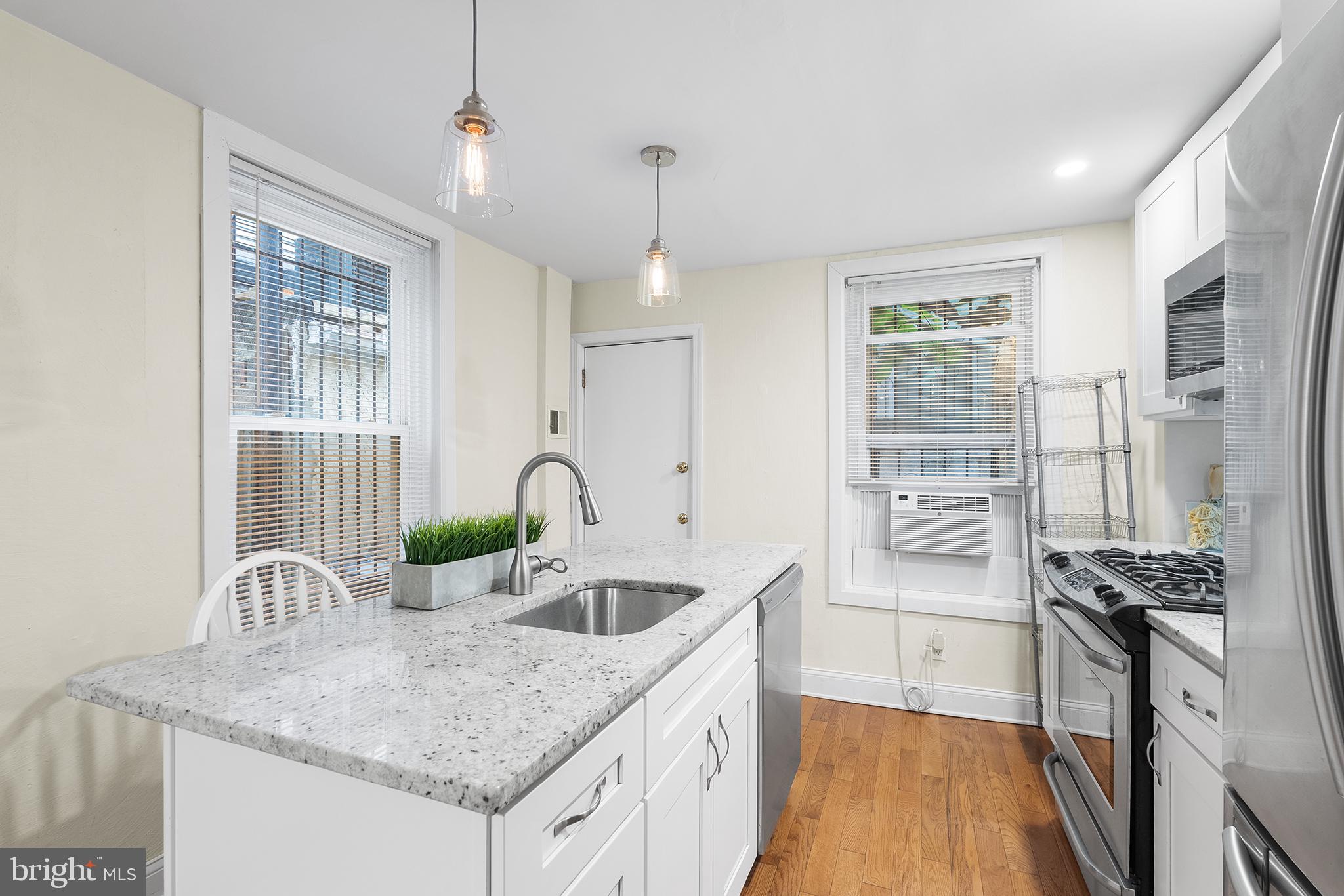 1178 S DARIEN STREET