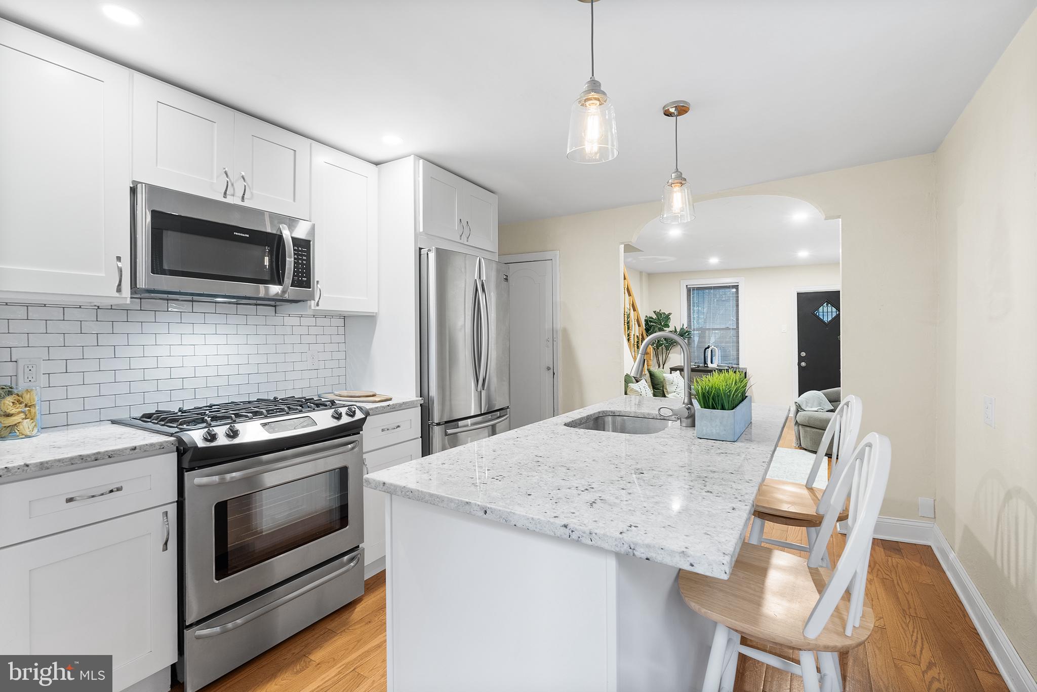 1178 S DARIEN STREET