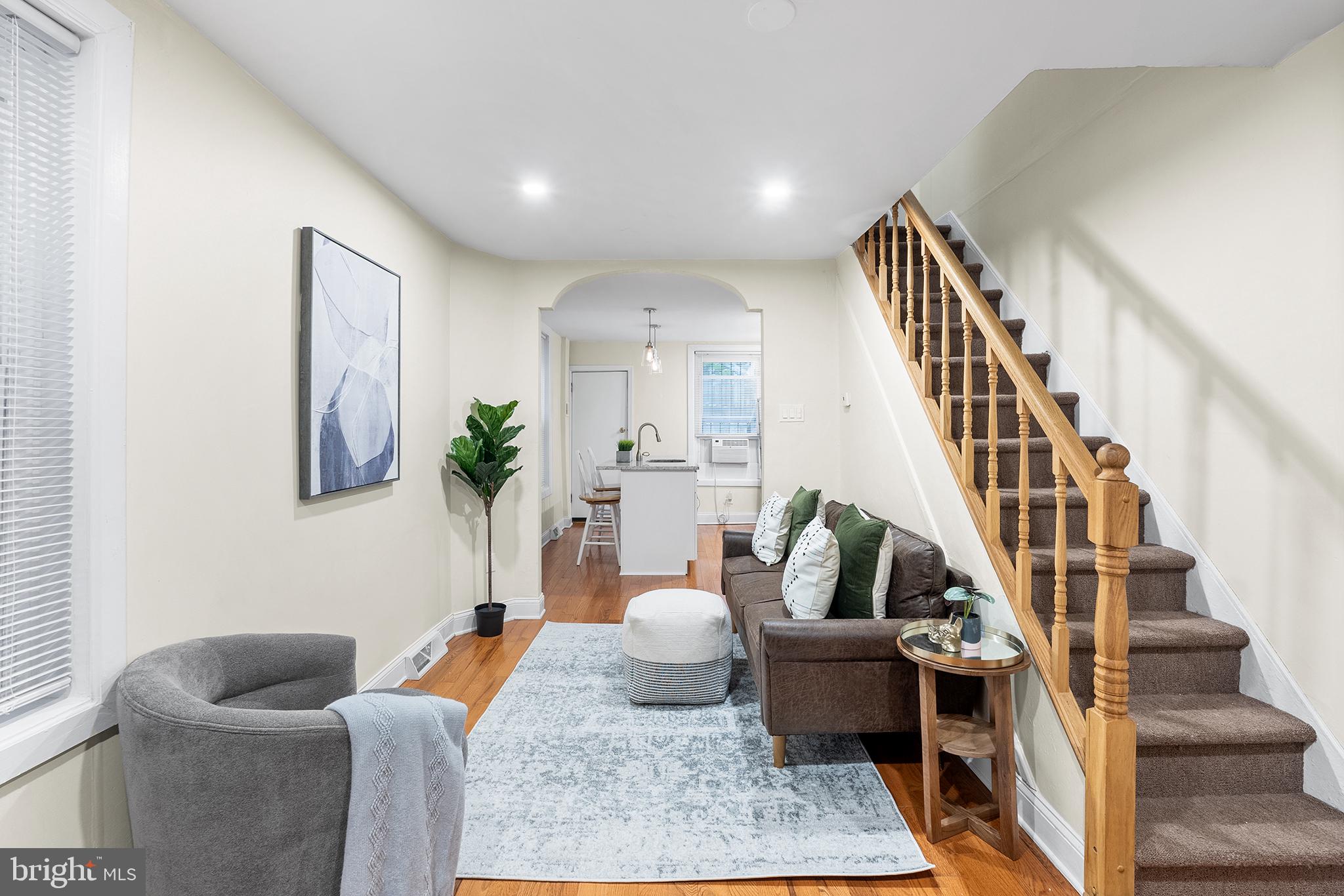 1178 S DARIEN STREET