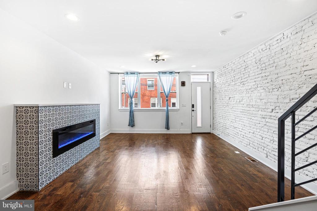 2125 S 9TH STREET