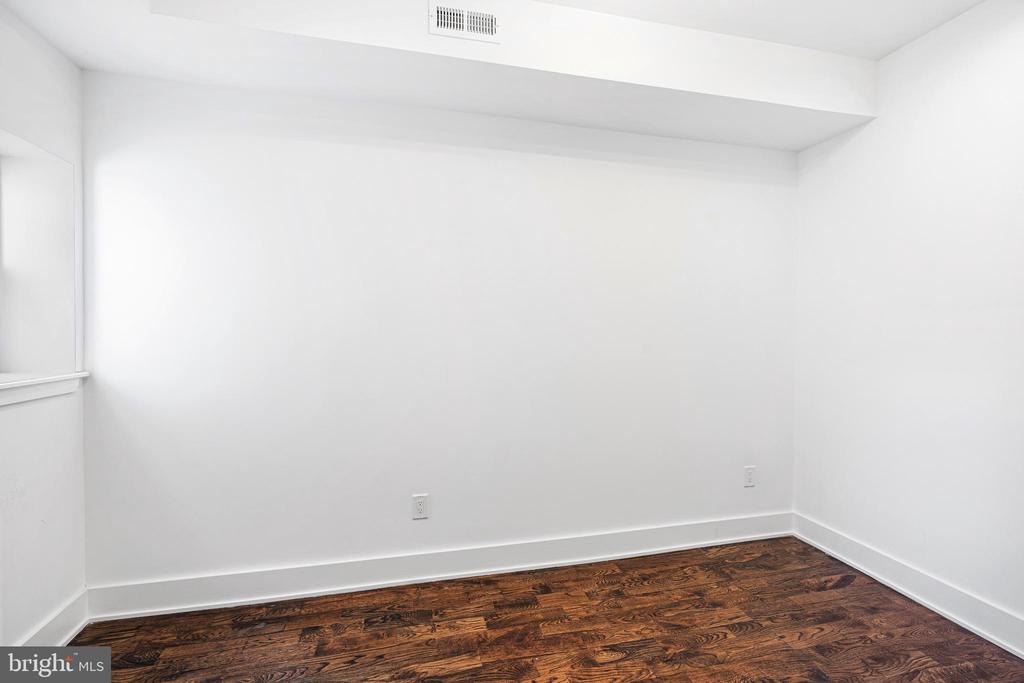 2125 S 9TH STREET