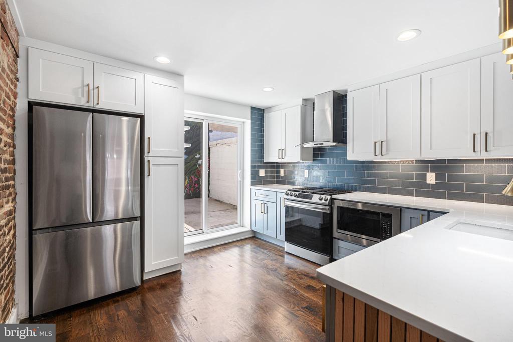2125 S 9TH STREET