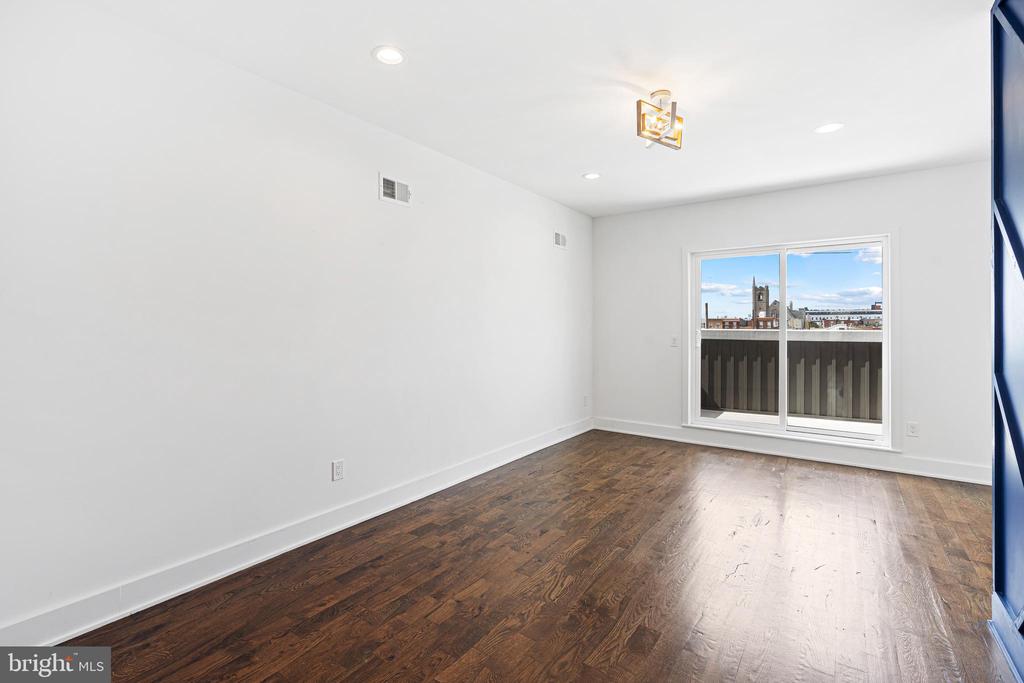 2125 S 9TH STREET