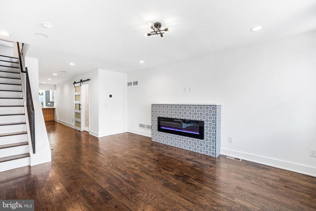 2125 S 9TH STREET