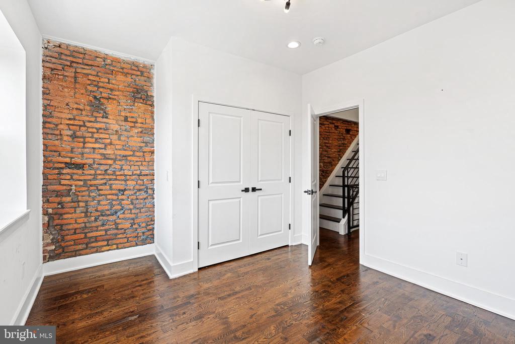 2125 S 9TH STREET
