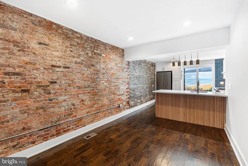 2125 S 9TH STREET