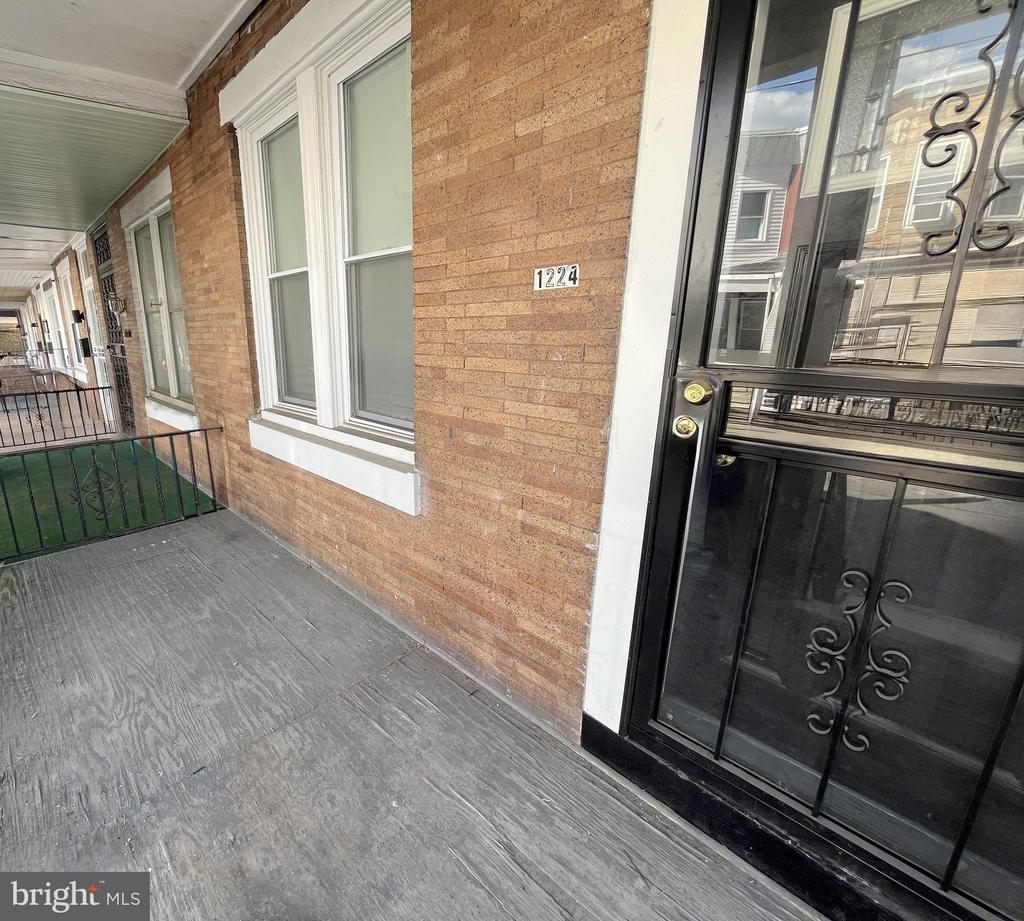 1224 N ALDEN STREET