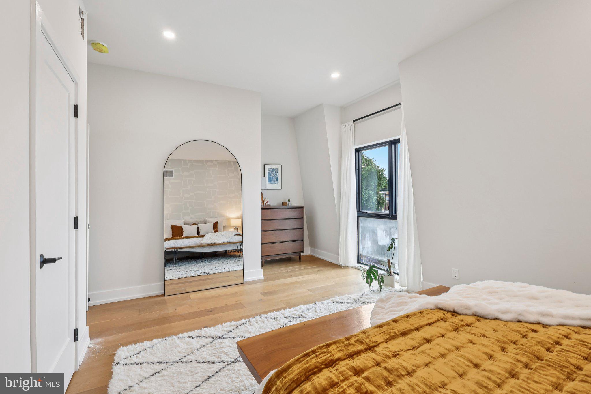 3409 W LIPPINCOTT STREET