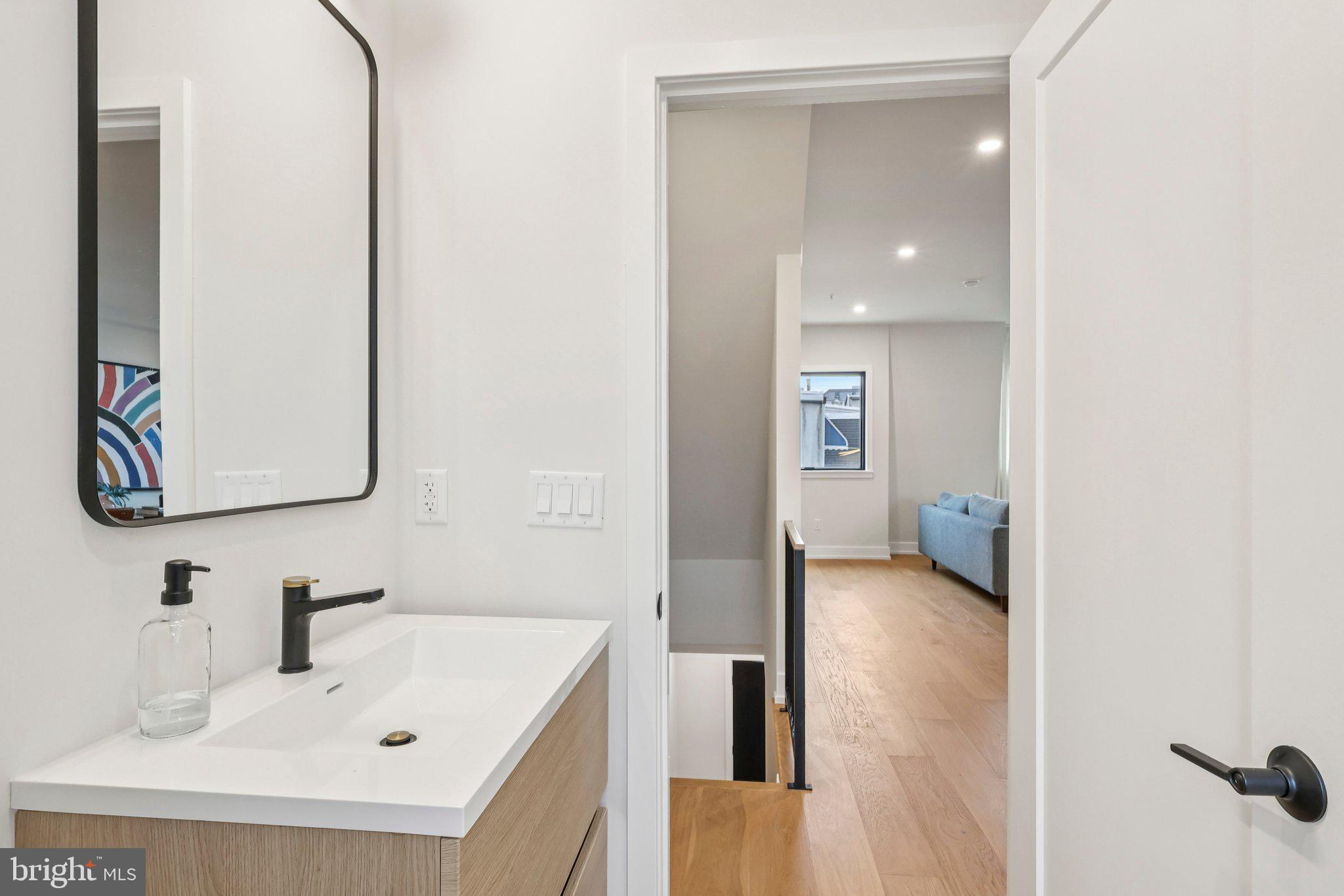 3409 W LIPPINCOTT STREET