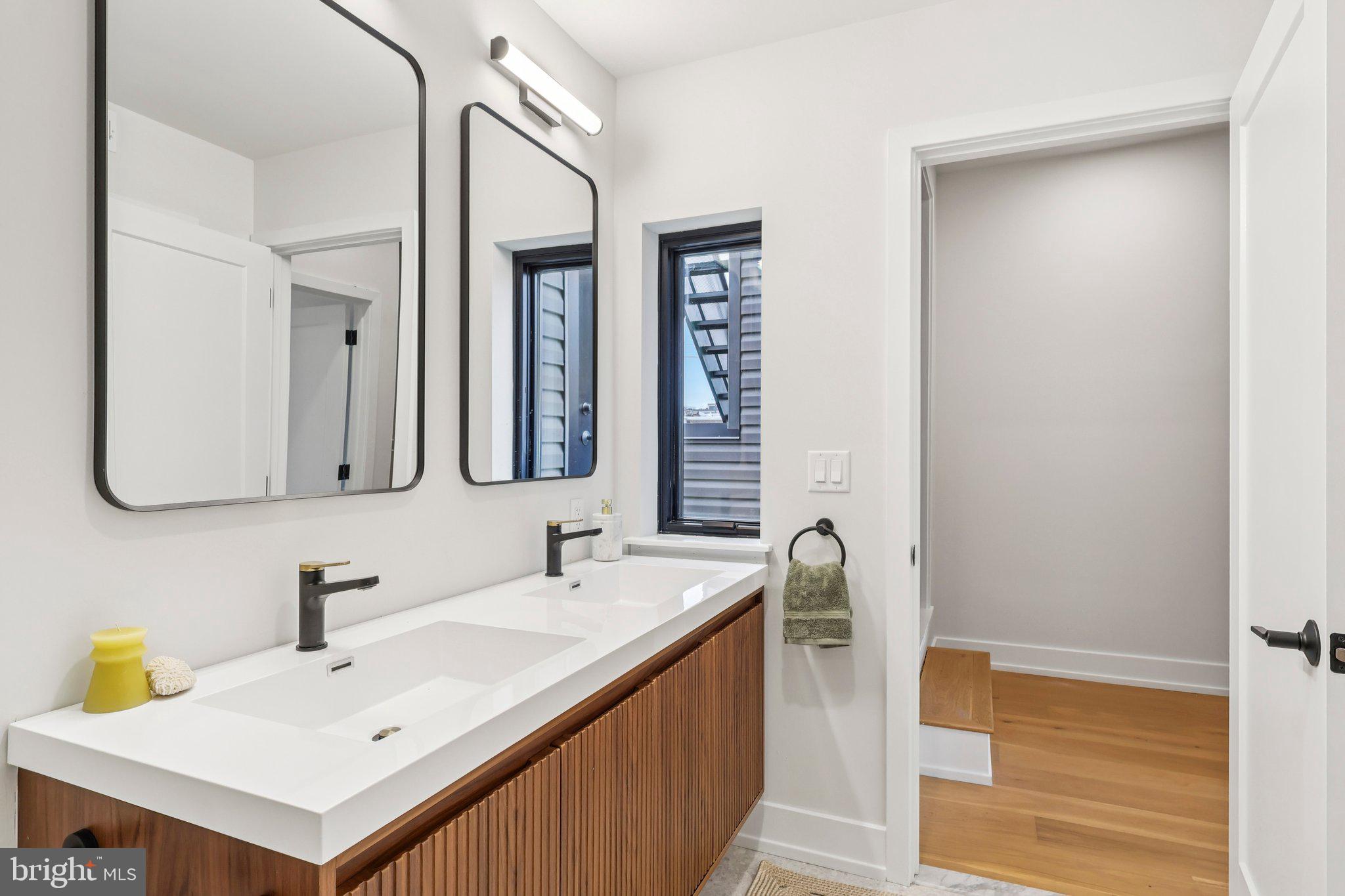 3409 W LIPPINCOTT STREET