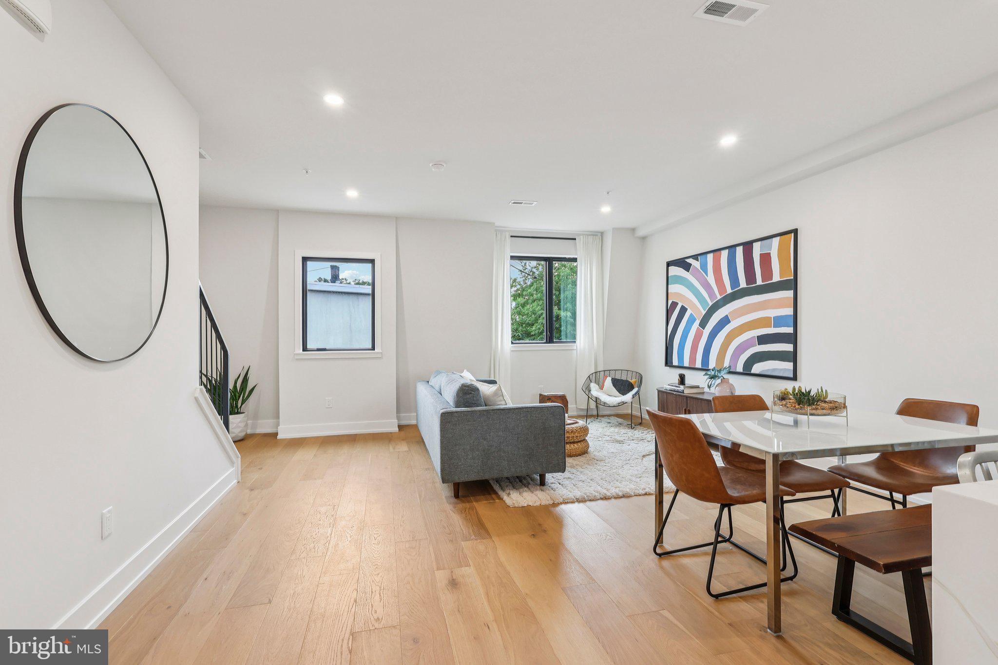 3409 W LIPPINCOTT STREET