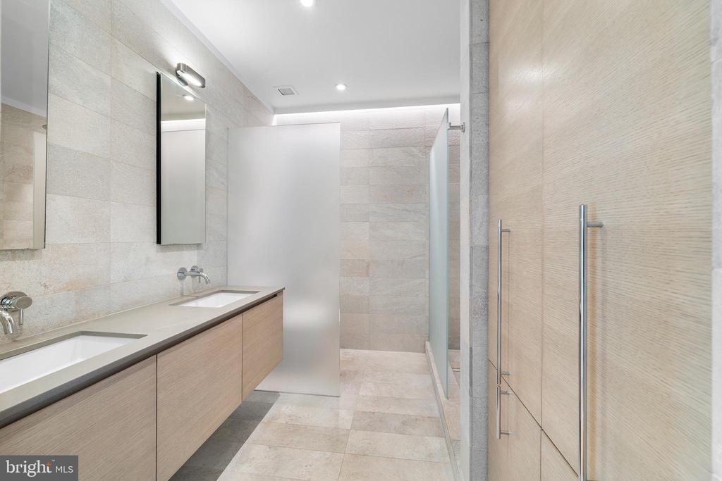 210 W WASHINGTON SQUARE 6SW