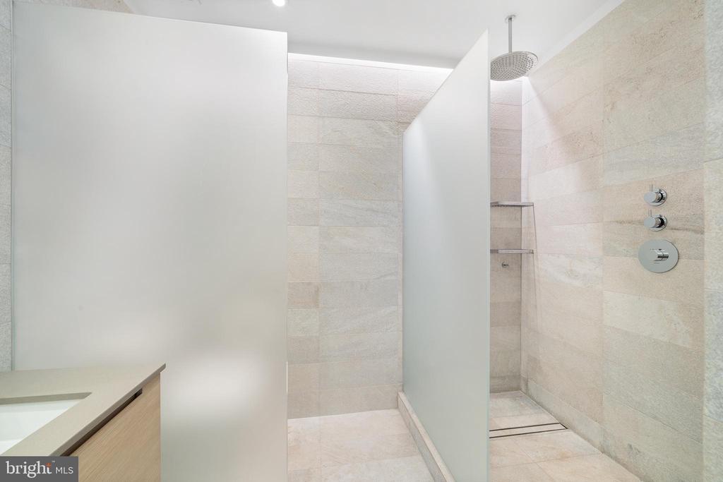 210 W WASHINGTON SQUARE 6SW