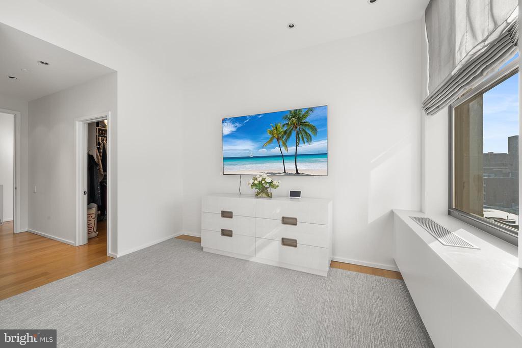 210 W WASHINGTON SQUARE 6SW