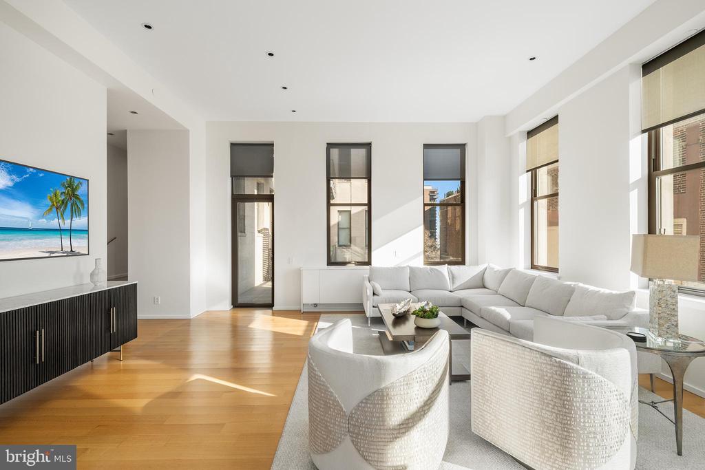 210 W WASHINGTON SQUARE 6SW