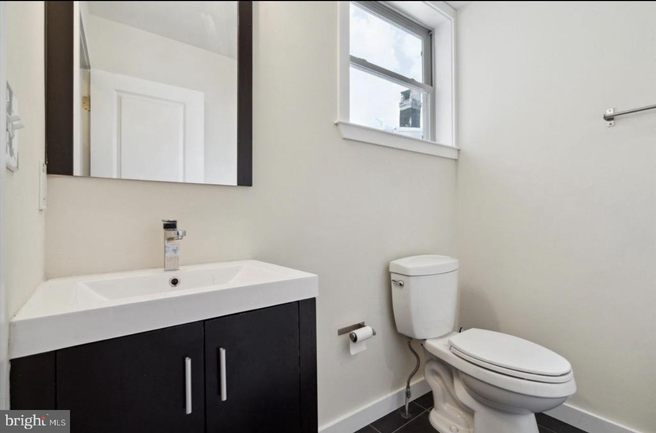 1206 E PALMER STREET 2